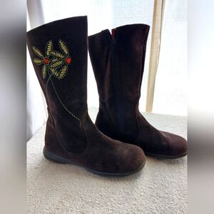 Rare Tabarca by Pepa Suede Boots Emboidered size 7.5